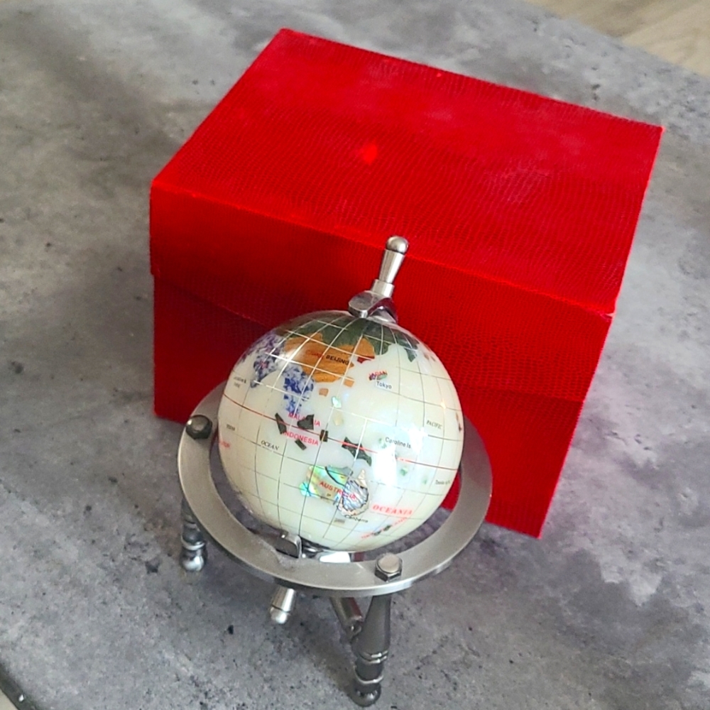 Home decor classic globe with the box